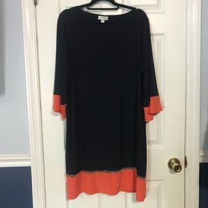 Beautiful shift dress with gold chain on bottom.